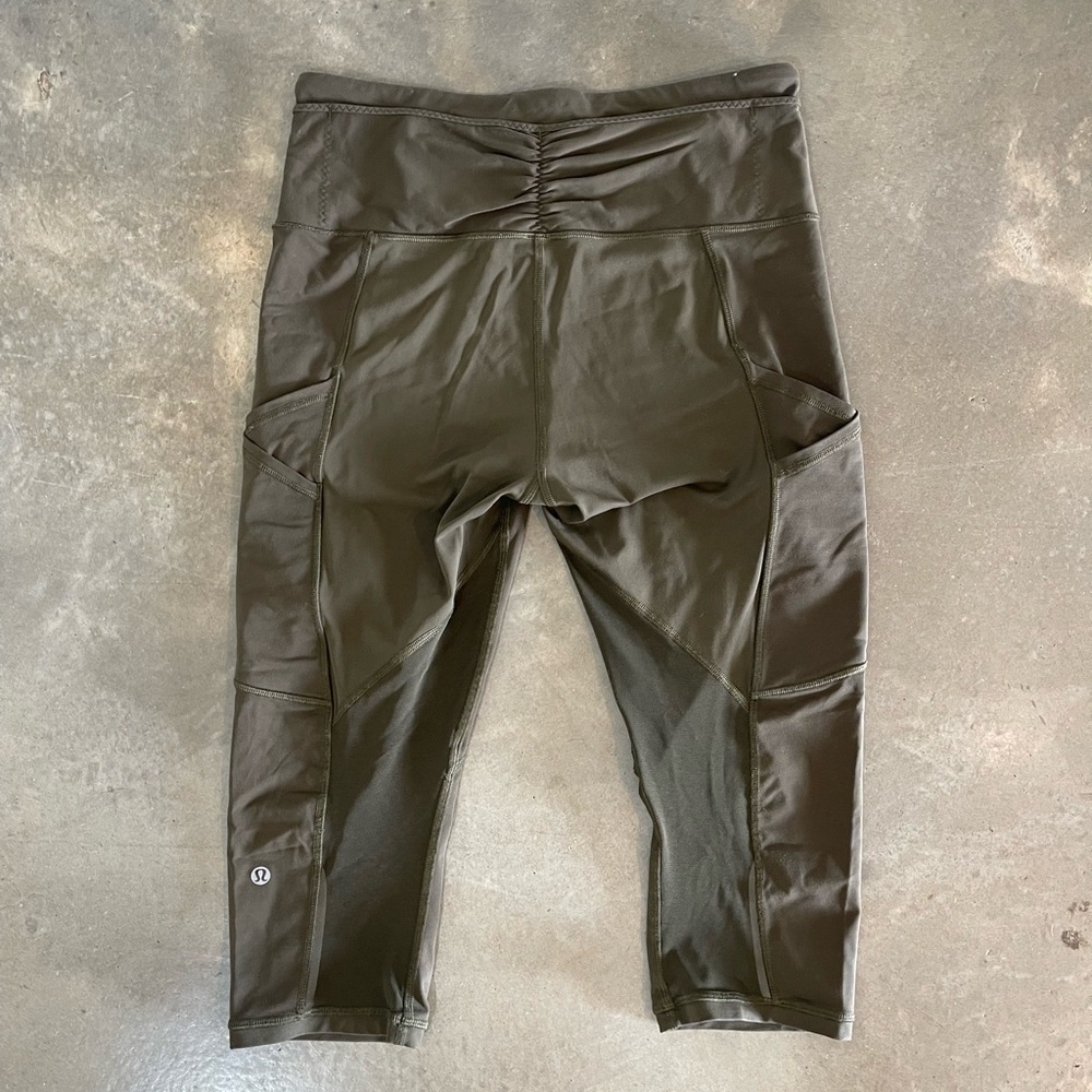 Lululemon Women’s Army Green Capri Leggings Pants Size 8 Gently Preowned
